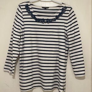 Buisness casual 100%cotton 3/4 length short. Banana Republic size Large.